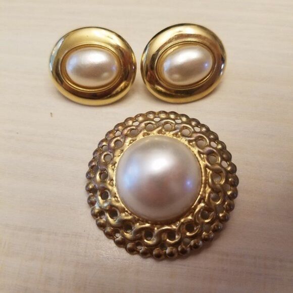 3 pair Vintage Clip on earrings and 1 pin - Picture 2 of 7